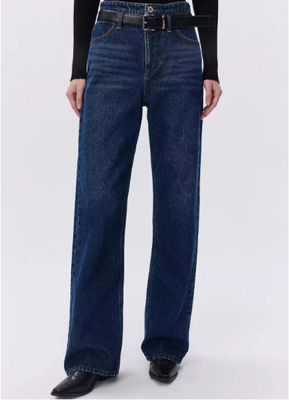 Een high-waist straight-leg denim broek.