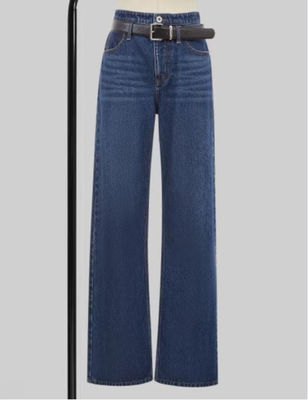 Een high-waist straight-leg denim broek.