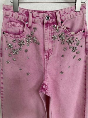 Extra lange breedbeen design roze denim jeans voor een been verlengende effect