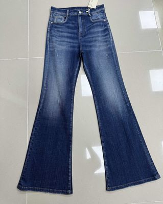 Exclusief op maat gemaakte denim bodem voor gladde scherpe lijnen