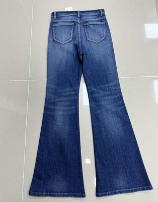 Exclusief op maat gemaakte denim bodem voor gladde scherpe lijnen