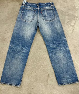 Lichte wasbewerking Denim onderkant met subtiel vervagen en snor voor een klassieke look