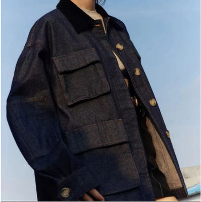 Oversized vriend-stijl fit voor een ontspannen, comfortabele look