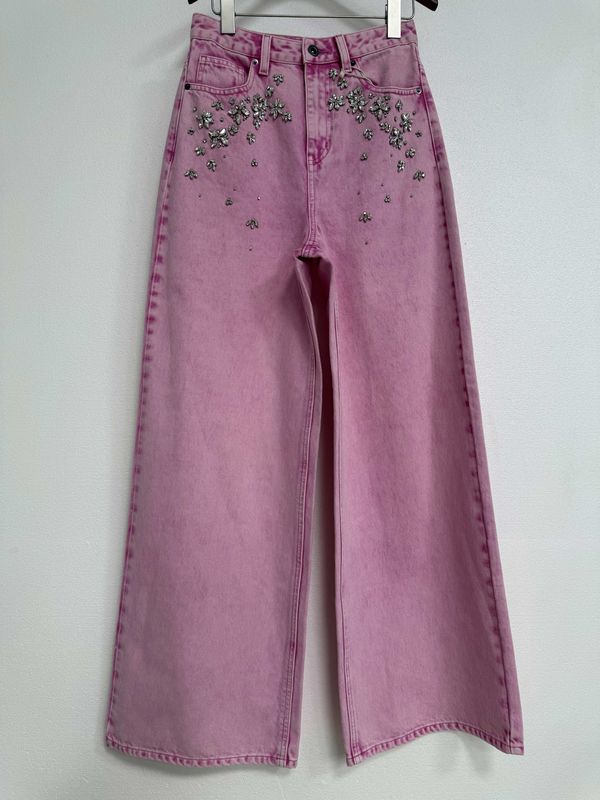 Extra lange breedbeen design roze denim jeans voor een been verlengende effect
